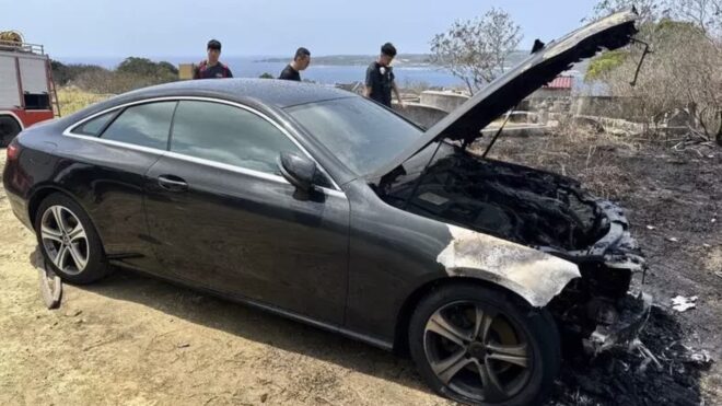 4 million worth of Mercedes-Benz car burned down in Kenting, Nanwan during Qingming Festival