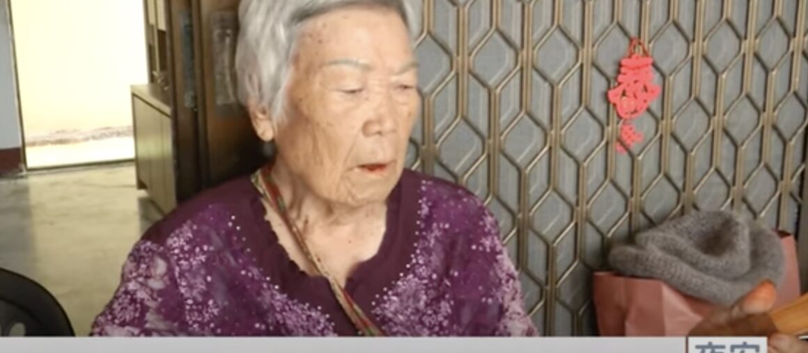 Manzhou Folk Songs - Grandmothers are singing -preserving culture