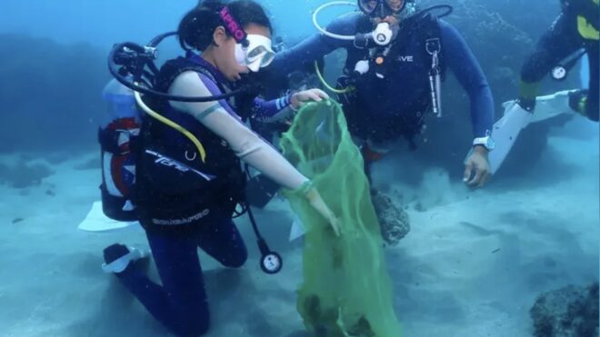 Popular Kenting's Wanlitong Recreation Area cleared 37 kilograms of trash from the seabed