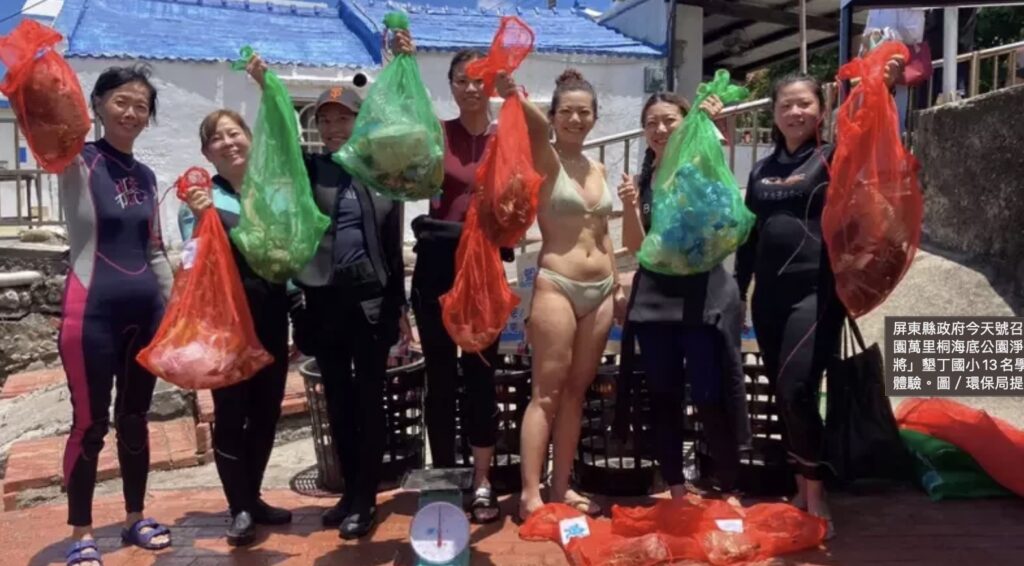 ladies cleaned up the wanlitong from rubbish