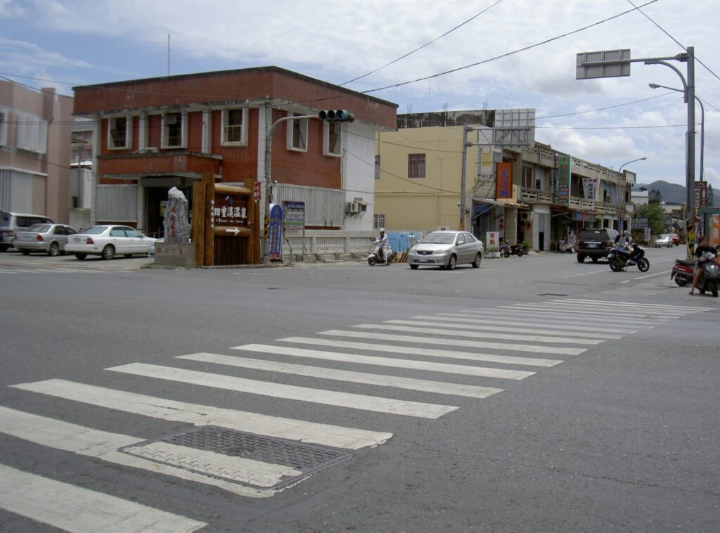 Ping-E Highway → Intersection leading to the Sizhong Hot Springs via Ping 199 County Road↑