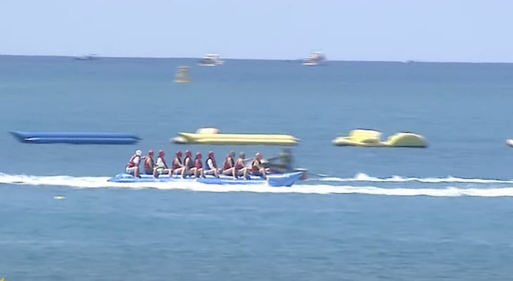 banana boating in kenting