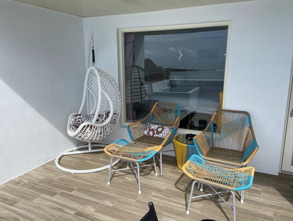 balcony space on windy b&b in kenting