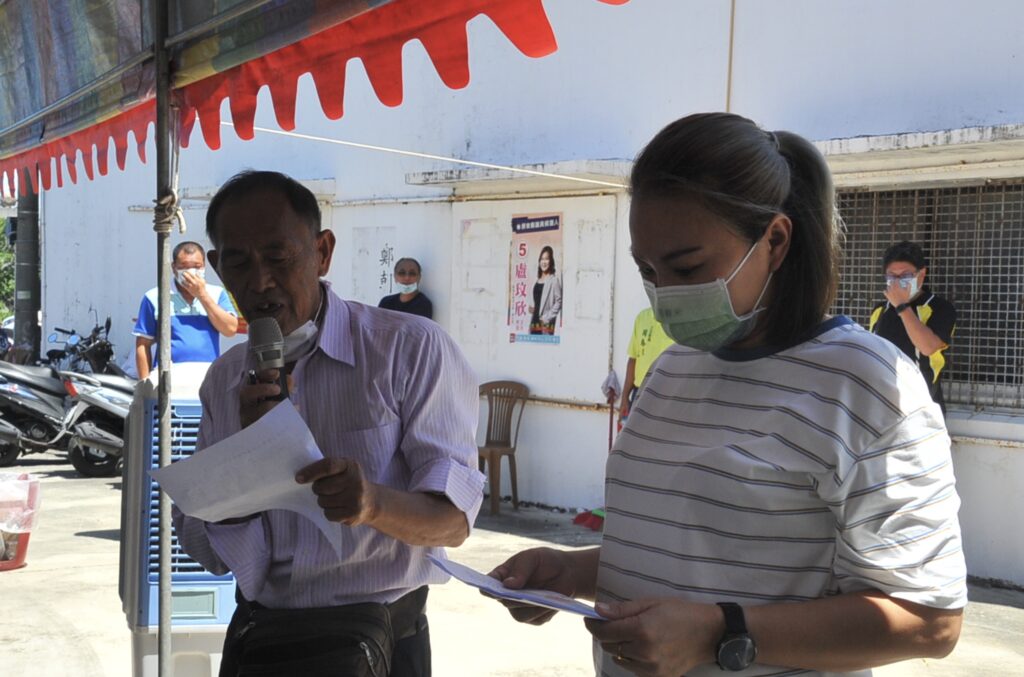Zhang Meihui, the chairperson of the Xinjie Community Development Association, spoke about the village's history.