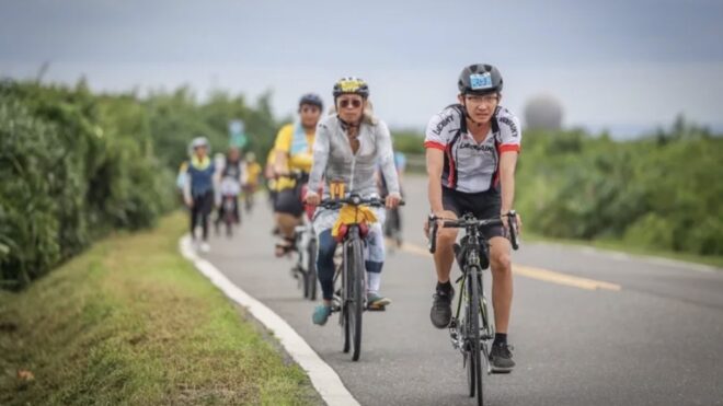 Cycling to the Southernmost Point at Eluanbi Lighthouse