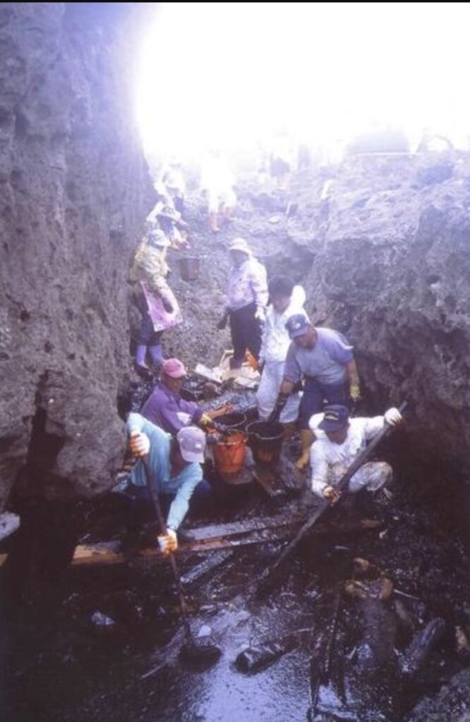 cleaning of oil spill in kenting