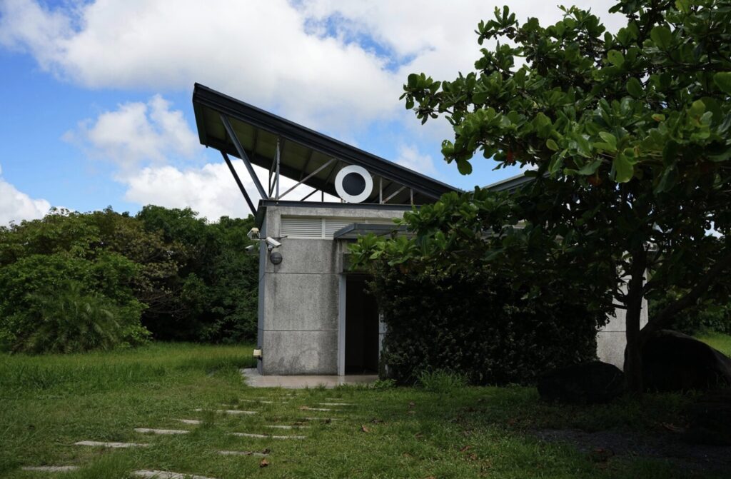 restroom in guishan trail