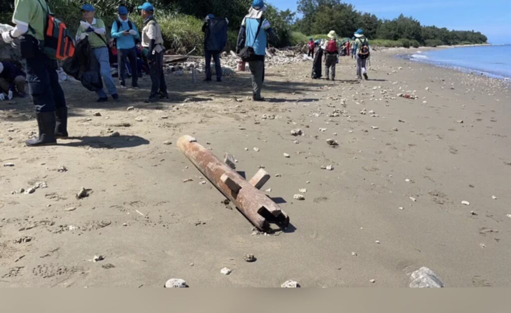 beach cleanup in kenting
