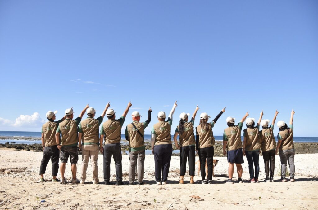 12 wanlitiong tour guides