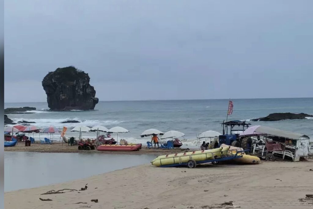 Chuanfanshi beach afrer typhoon