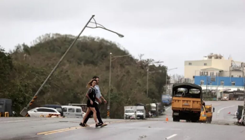 light pole damaged in kenting after typhoon