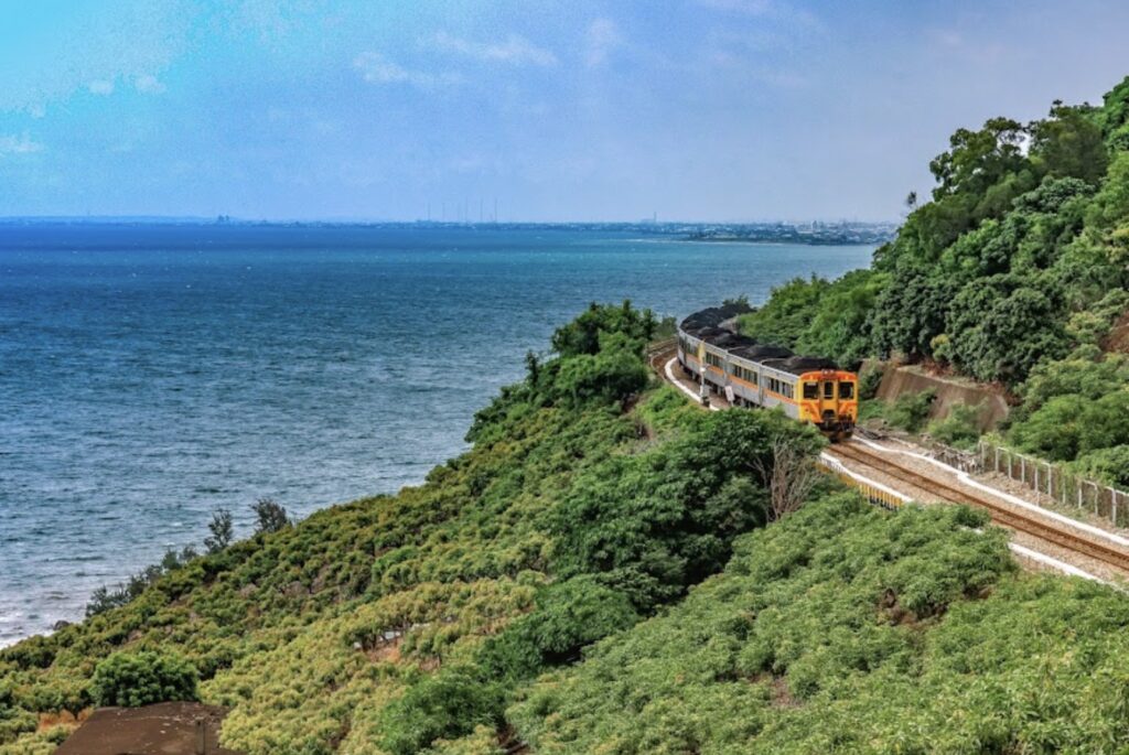 Train on Southern Circuit Line in Pingtung, Fangshan
