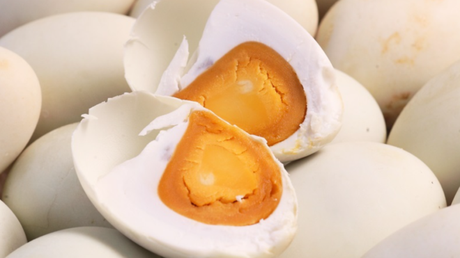 Discovering the Delight of Hongren Duck Eggs: A Must-Try Delicacy in Checheng