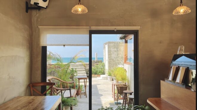 Fangshan Coffee Lounge: Sipping Serenity by the Seashore in Fangshan