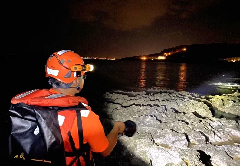 rescue team member eluanbi