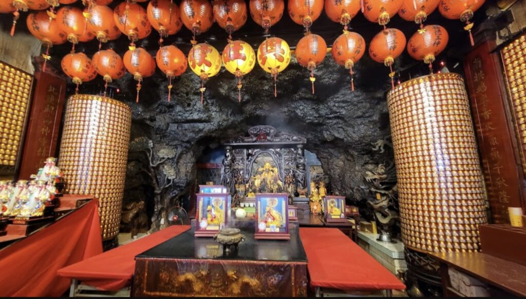 Gaoshanyan (Guanshan) Fude Temple in Hengchun